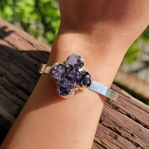 (B) NEW 1.57" x 1.33" ADJUSTABLE SILVE PLATED COPPER AMETHSYT CLOVER SINGLE CUFF